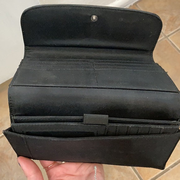 Black Relic Clutch Wallet - Picture 4 of 4